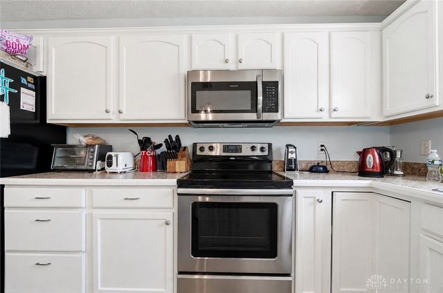 112 Pleasant Chase Circle, Englewood, OH 45322