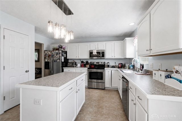 112 Pleasant Chase Circle, Englewood, OH 45322