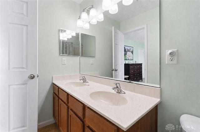112 Pleasant Chase Circle, Englewood, OH 45322