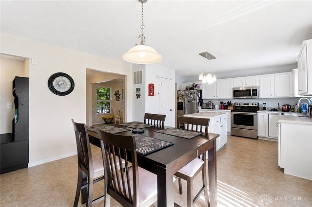 112 Pleasant Chase Circle, Englewood, OH 45322