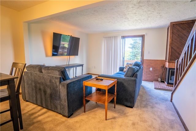 647 Sunset Circle, Cranberry Twp, PA 16066