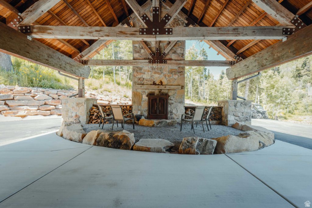 Image 5 of property listing at 1667 W TOLLGATE CANYON RD, Coalville, UT 84017