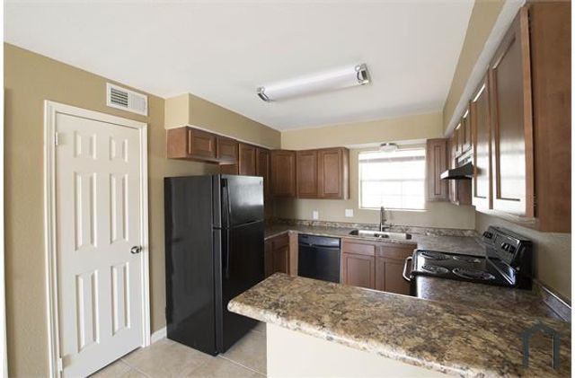 1502 Oleander Dr, La Marque, TX 77568