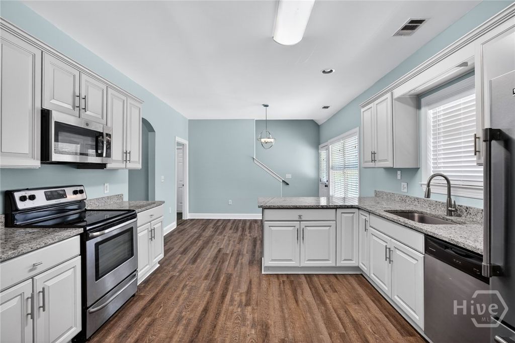 Image 10 of property listing at 212 Rosehill Drive E, Rincon, GA 31326