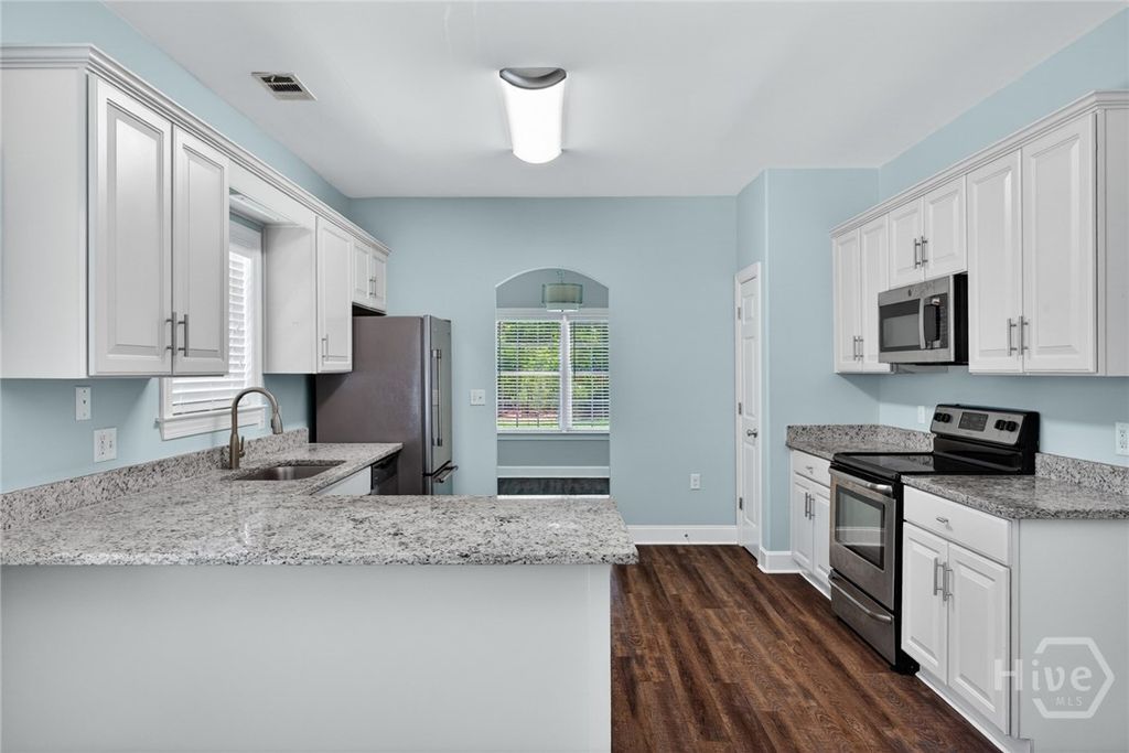 Image 11 of property listing at 212 Rosehill Drive E, Rincon, GA 31326