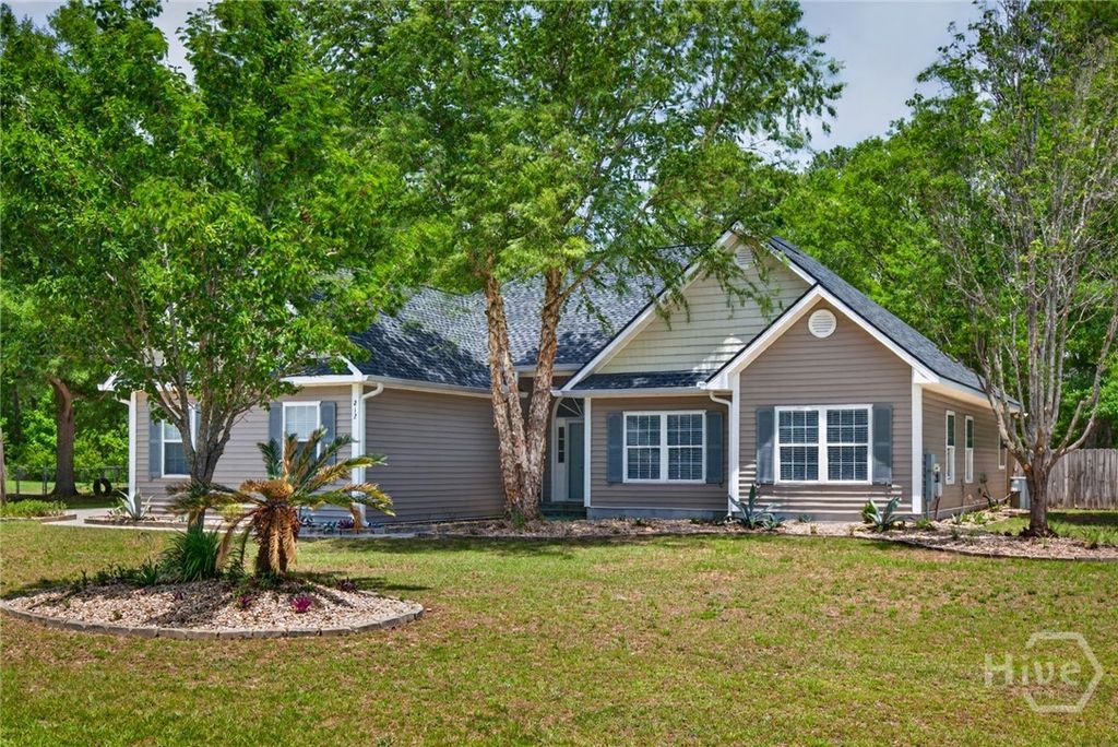 Image 2 of property listing at 212 Rosehill Drive E, Rincon, GA 31326
