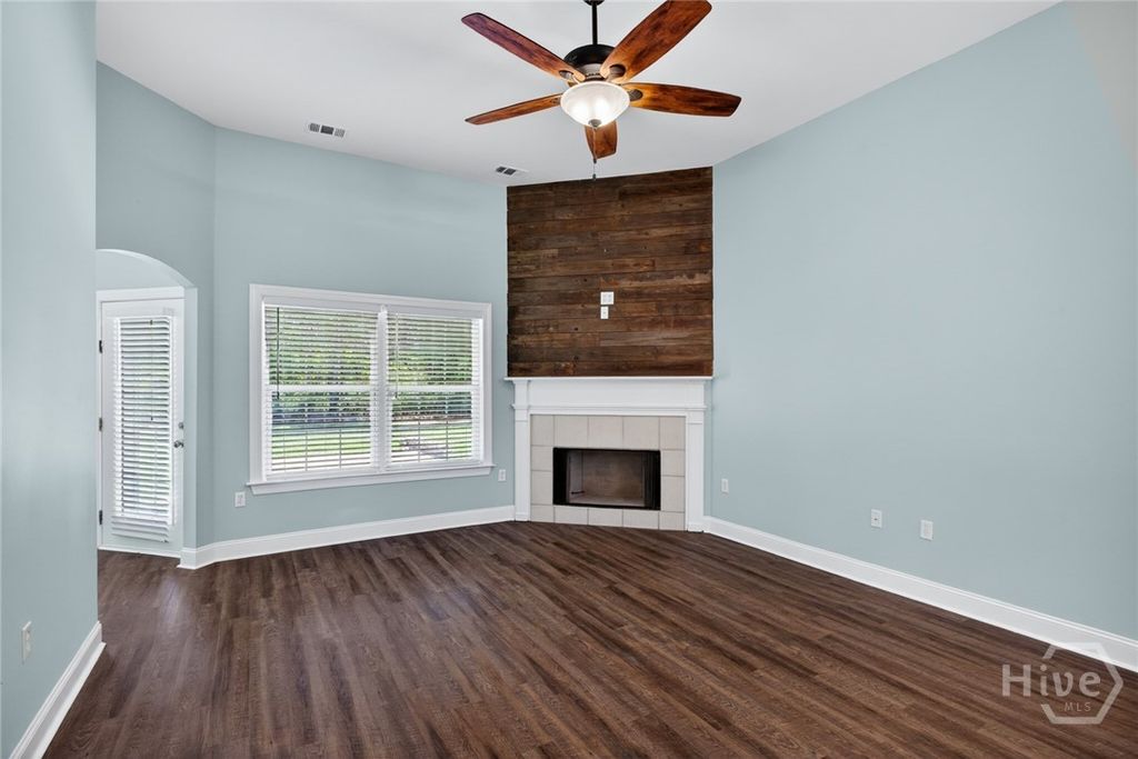Image 5 of property listing at 212 Rosehill Drive E, Rincon, GA 31326