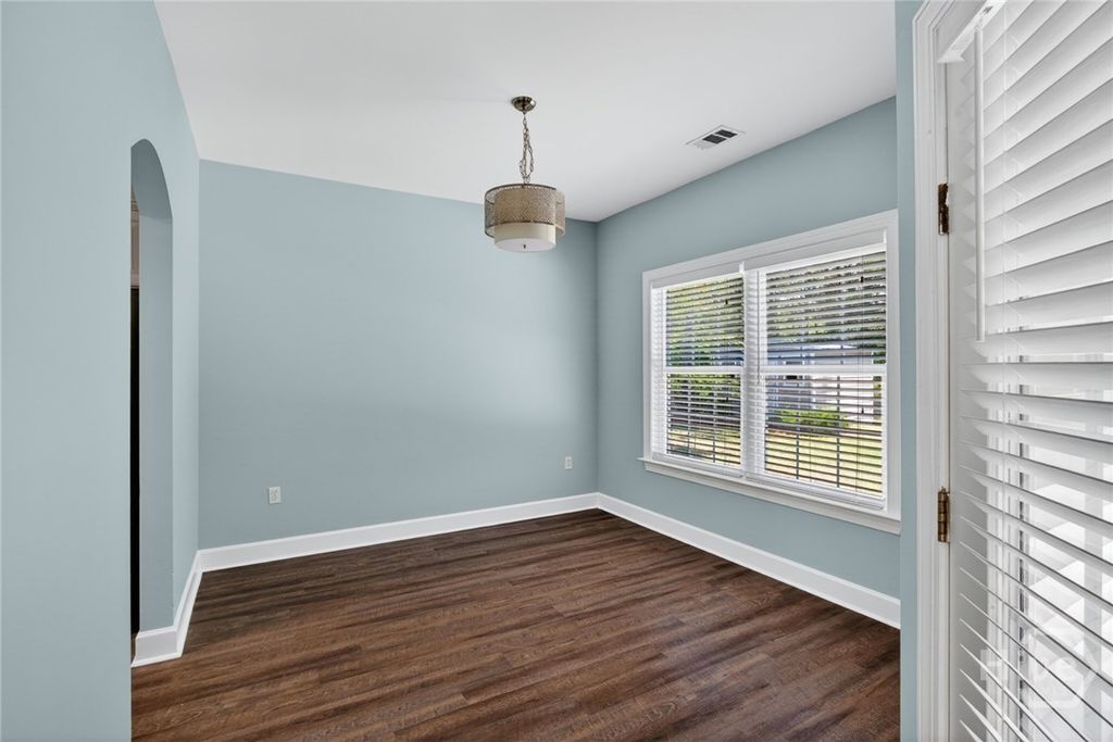 Image 7 of property listing at 212 Rosehill Drive E, Rincon, GA 31326