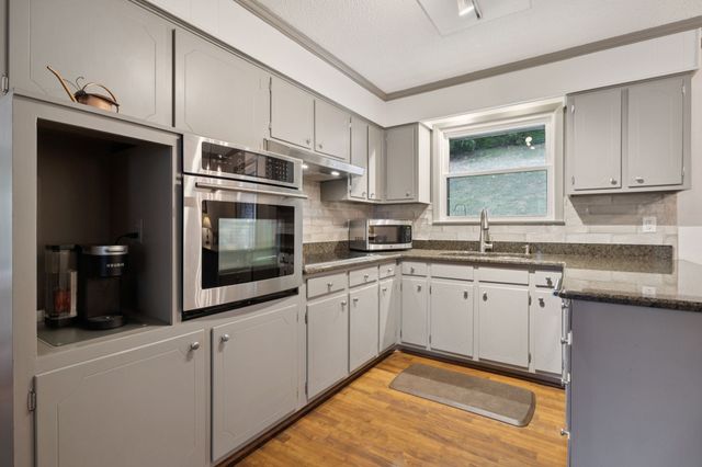 6601 Harcourt Cir, Nashville, TN 37205