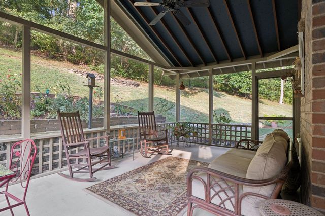 6601 Harcourt Cir, Nashville, TN 37205