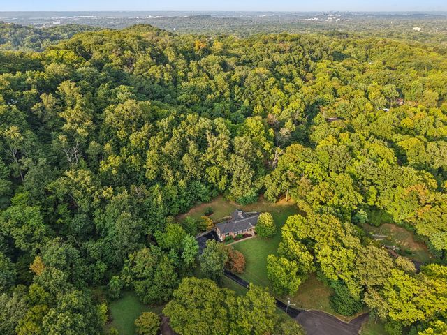 6601 Harcourt Cir, Nashville, TN 37205