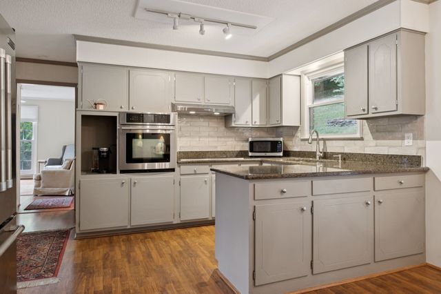 6601 Harcourt Cir, Nashville, TN 37205