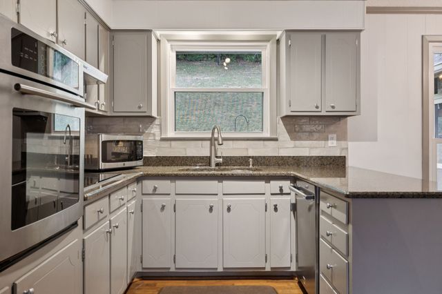 6601 Harcourt Cir, Nashville, TN 37205