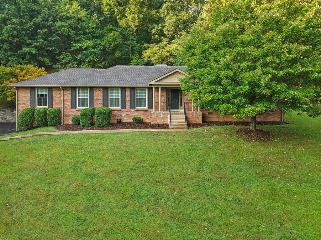 6601 Harcourt Cir, Nashville, TN 37205