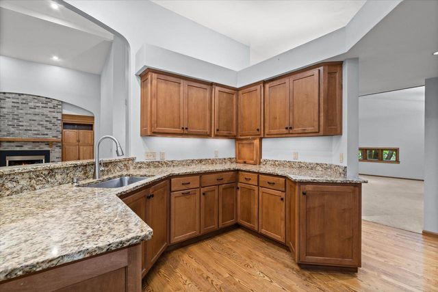 1525 S WEIMAR STREET, Appleton, WI 54915