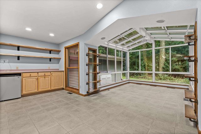 1525 S WEIMAR STREET, Appleton, WI 54915