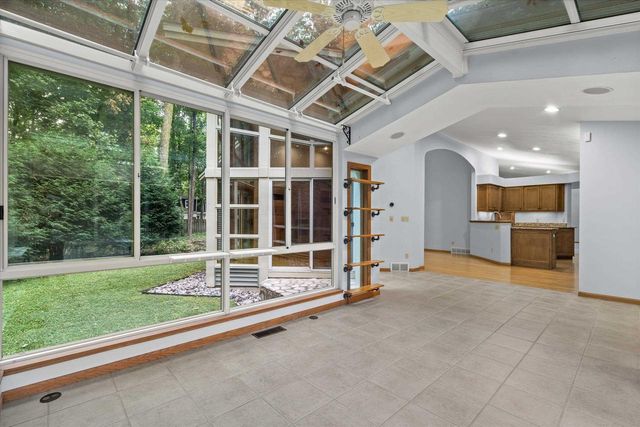 1525 S WEIMAR STREET, Appleton, WI 54915