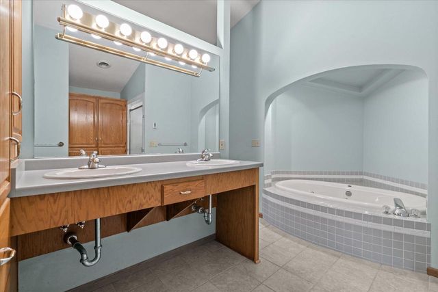 1525 S WEIMAR STREET, Appleton, WI 54915