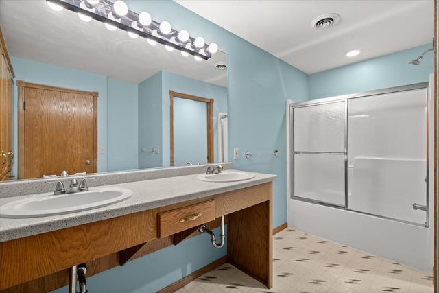 1525 S WEIMAR STREET, Appleton, WI 54915