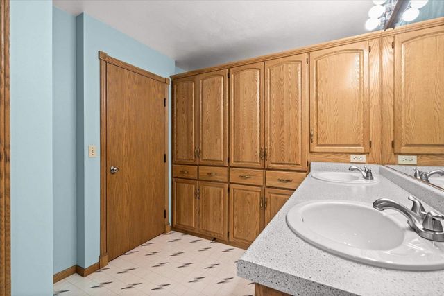 1525 S WEIMAR STREET, Appleton, WI 54915