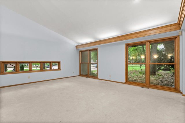 1525 S WEIMAR STREET, Appleton, WI 54915