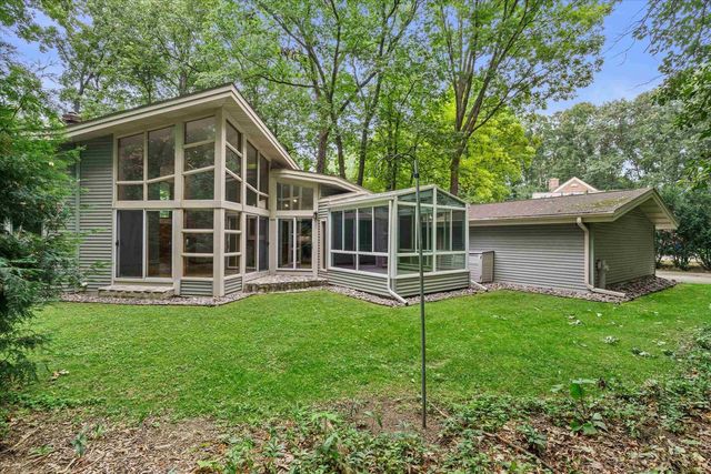 1525 S WEIMAR STREET, Appleton, WI 54915