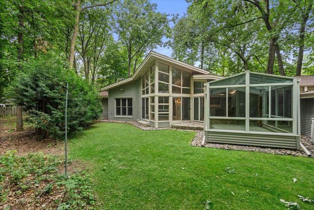 1525 S WEIMAR STREET, Appleton, WI 54915