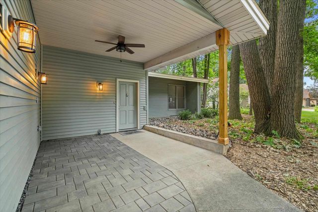 1525 S WEIMAR STREET, Appleton, WI 54915