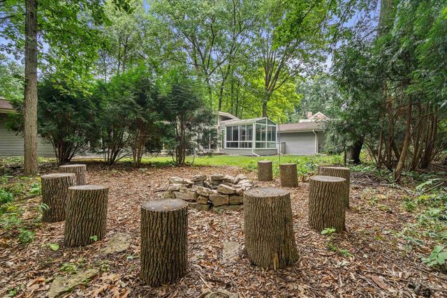 1525 S WEIMAR STREET, Appleton, WI 54915