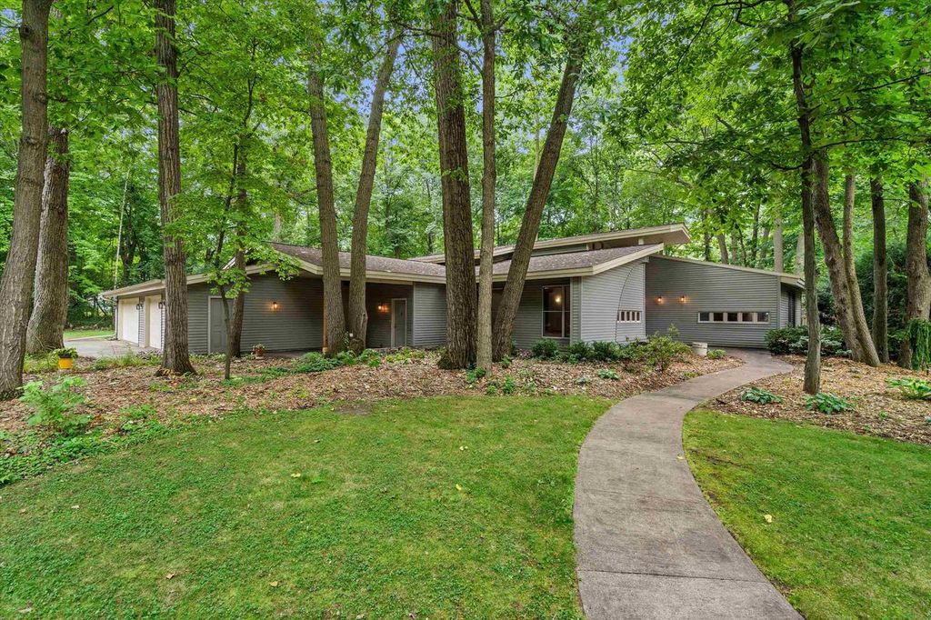 1525 S WEIMAR STREET, Appleton, WI 54915