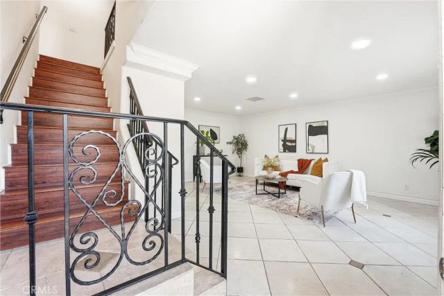 7006 Valmont B, Tujunga, CA 91042