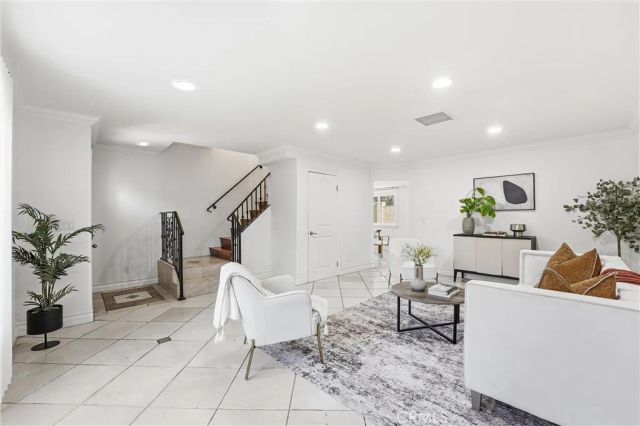 7006 Valmont B, Tujunga, CA 91042