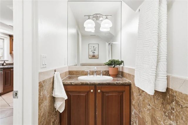 7006 Valmont B, Tujunga, CA 91042