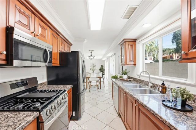 7006 Valmont B, Tujunga, CA 91042
