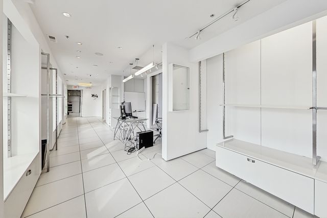 2611 Prairie Avenue, Evanston, IL 60201