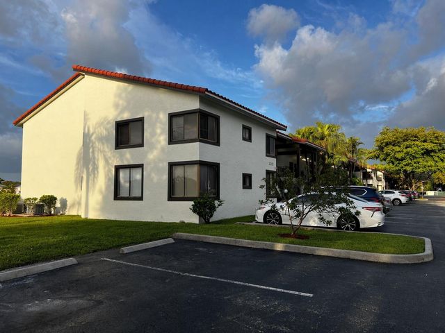 3200 NW 46th Street 203, Oakland Park, FL 33309