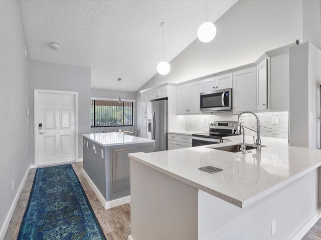 3200 NW 46th Street 203, Oakland Park, FL 33309