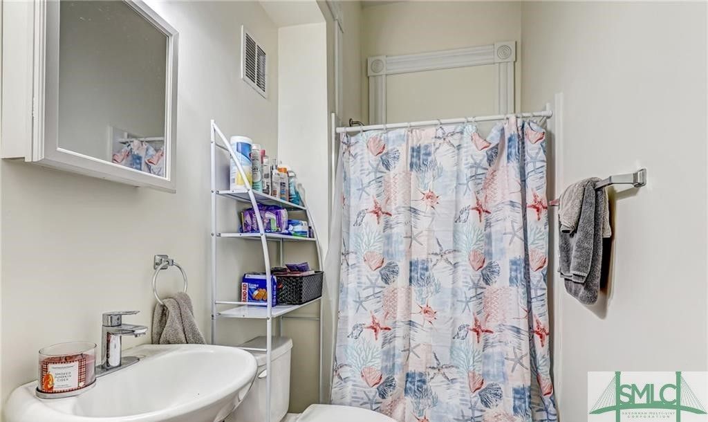 Image 10 of property listing at 1313 Whitaker Street, Savannah, GA 31401