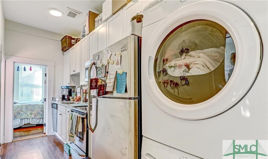 Image 5 of property listing at 1313 Whitaker Street, Savannah, GA 31401