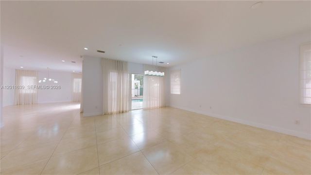 9980 NW 74th Ter, Doral, FL 33178