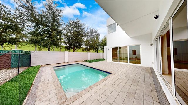 9980 NW 74th Ter, Doral, FL 33178