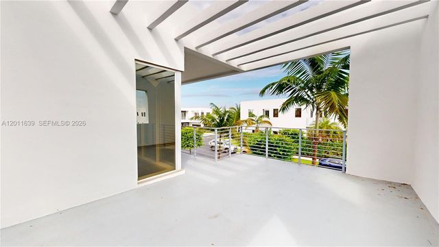 9980 NW 74th Ter, Doral, FL 33178