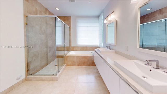 9980 NW 74th Ter, Doral, FL 33178