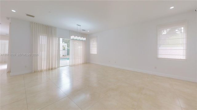 9980 NW 74th Ter, Doral, FL 33178