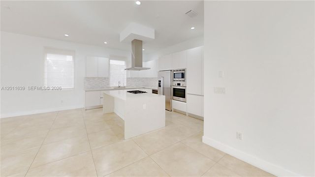 9980 NW 74th Ter, Doral, FL 33178