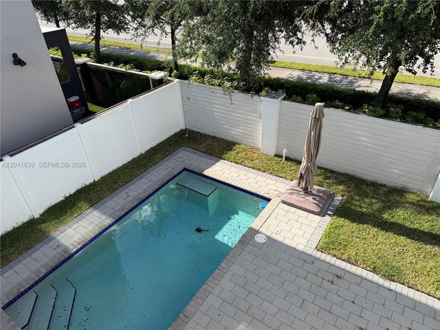 9980 NW 74th Ter, Doral, FL 33178