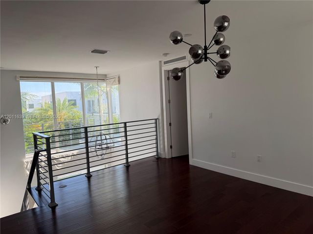 9980 NW 74th Ter, Doral, FL 33178