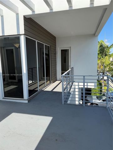 9980 NW 74th Ter, Doral, FL 33178
