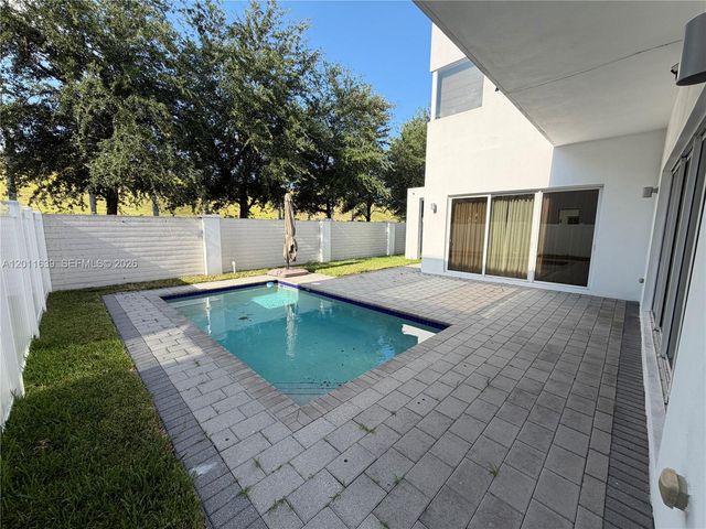 9980 NW 74th Ter, Doral, FL 33178