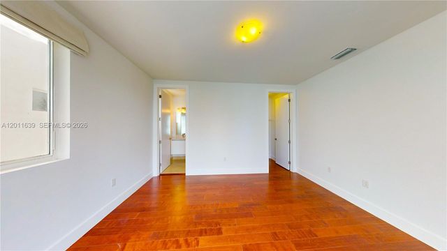 9980 NW 74th Ter, Doral, FL 33178